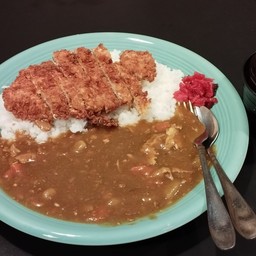 ข้าวหน้าแกงกะหรี่หมูทอด