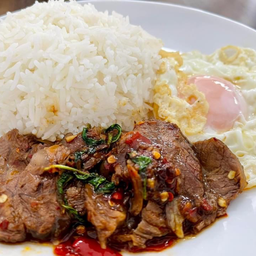 ข้าวกะเพราเนื้อสดชิ้น