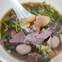 ร้านก๋วยเตี๋ยวรสเด็ดขวัญเวียง - ถนนวงแหวนรอบ3