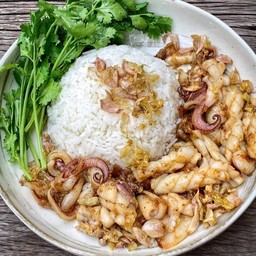 ข้าวปลาหมึกทอดกะเทียม