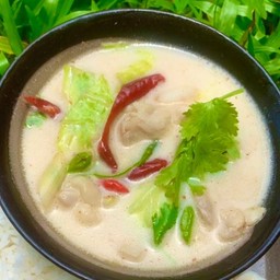 ต้มข่าไก่ ใส่กะหล่ำปลี (กับข้าว)