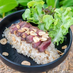 ข้าวผัดกระเทียมเนื้อเทพ (Delivery)