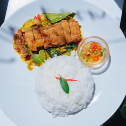 ข้าวแกงเขียวหวานแห้งสามชั้นทอด