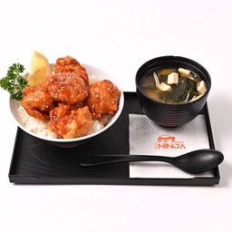 ข้าวหน้าไก่คาราเกะ