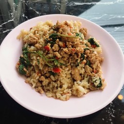 ข้าวคลุกกะเพราหมูสับ