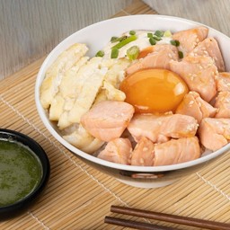 ข้าวแซลมอนเต๋าเบิร์นไข่ดองโชยุ
