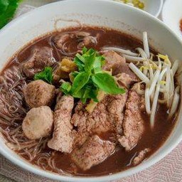 ก๋วยเตี๋ยวหมูน้ำตก สูตรโบราณหมูหมักนุ่มๆ