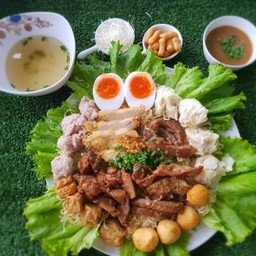 บะหมี่จัมโบ้รวมมิตร สำหรับ family 4 ท่าน