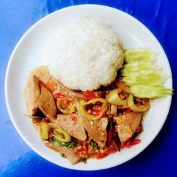 กระเพราตับ ราดข้าว