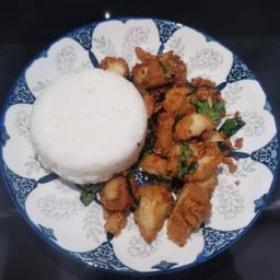 กะเพราไก่กรอบพริกแห้ง