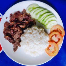 เนื้อกระเทียม  ราดข้าว