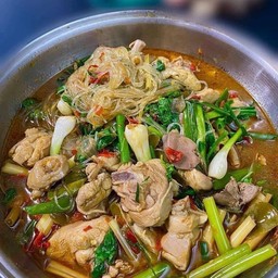 แกงอ่อมไก่ใส่วุ้นเส้นหน่อไม้ดองหอมอร่อยสุดๆ