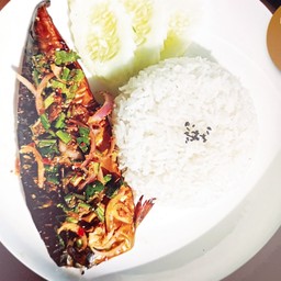 ข้าวยำปลาซาบะ