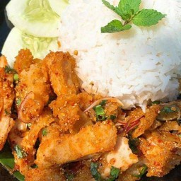 ข้าวยำไก่แซ่บ