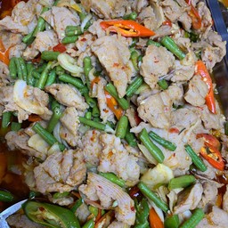 ผัดลูกชิ้นปลา