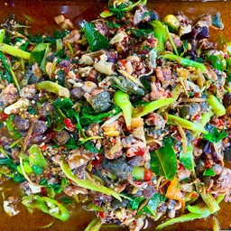 ผัดเผ็ดกบ