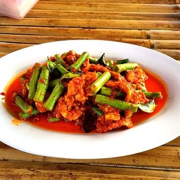 ผัดพริกแกงถั่วฝักยาวหรือหน่อไม้ กุ้ง,ปลาหมึก,รวมมิตร