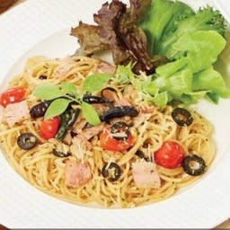 สปาเก็ตตี้เบคอนผัดพริกแห้ง