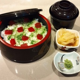 ข้าวหน้ามันบดฝนหน้าปลาโอ