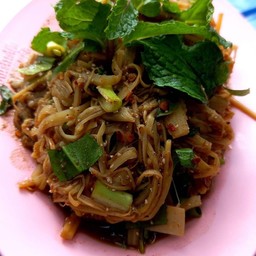 ตำหน่อไม้