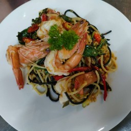 สปาเก็ตตี้กระเพราขี้เมากุ้ง