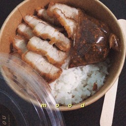 หมูสามชั้นทอดน้ำปลาน้ำจิ้มแจ่ว