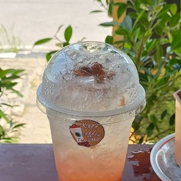 สตอเบอรี่บ๊วยโซดา