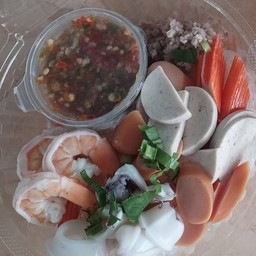 ยำวุ้นเส้นรวมมิตรทะเล