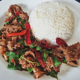 กะเพราเนื้อราดข้าว