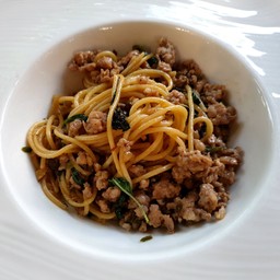 สปาเก็ตตี้กะเพราหมูสับ