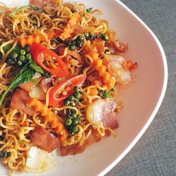 มาม่าขี้เมา เบคอน