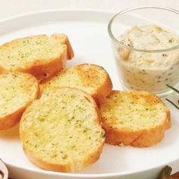 ขนมปังกระเทียมซอสครีมหอยลาย