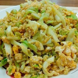 กะหล่ำปลีผัดไข่เป็นกับข้าว