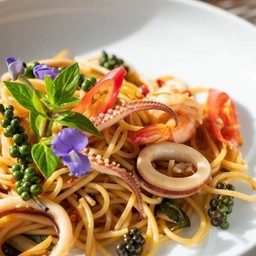 สปาเกตตี้ผัดขี้เมาทะเลรมควัน