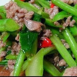 ผัดคะน้าเป็นกับข้าว