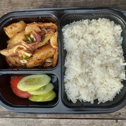 ข้าวหน้าหมูน้ำตก