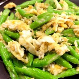 ข้าว+ผัดถั่วฝักยาวไก่ชิ้นใส่ไข่