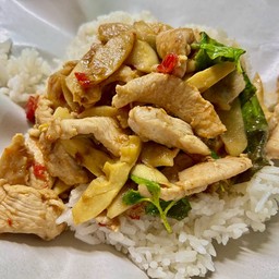 กะเพราหน่อไม้ #ไก่