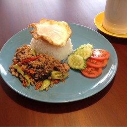 กระเพราหมูสับ ไข่ดาว