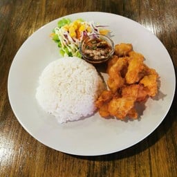 ข้าวไก่ทอดซอสจิ้มแจ่ว