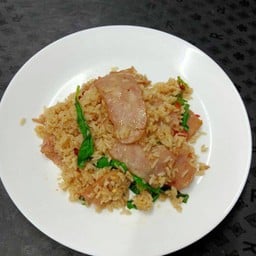 ข้าวกะเพราคลุกเบคอน