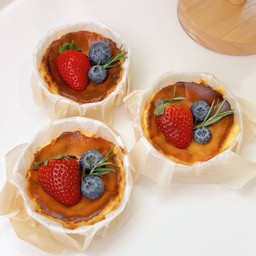 Basque burnt cheese cake with homemade strawberry sauce