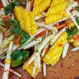 ยำแอปเปิ้ล  ในเมือง