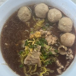หมี่เหลืองเนื้อสดลูกชิ้นน้ำตกพิเศษ