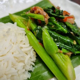 ข้าว ผัดคะน้าปลาเค็ม