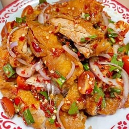 ยำไก่กรอบปลาร้านัว รสเด็ด