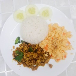 ข้าวคั่วกลิ้งหมูสับไข่ขยี้