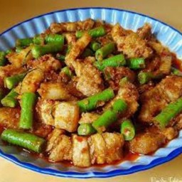 ข้าวผัดพริกแกงหมู