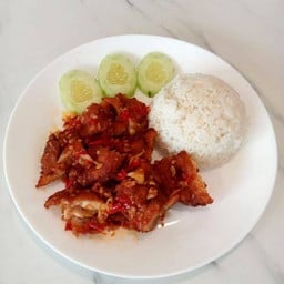 ข้าวไก่กรอบผัดพริกเกลือ