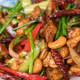 ไก่ผัดเม็ดมะม่วงหิมพานต์